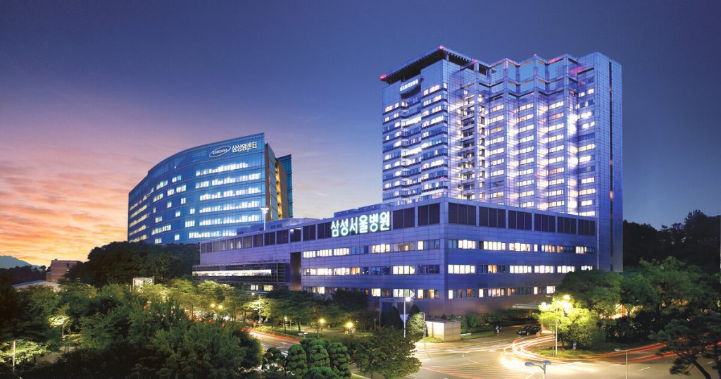 Night time picture of Samsung Hospital in Korea